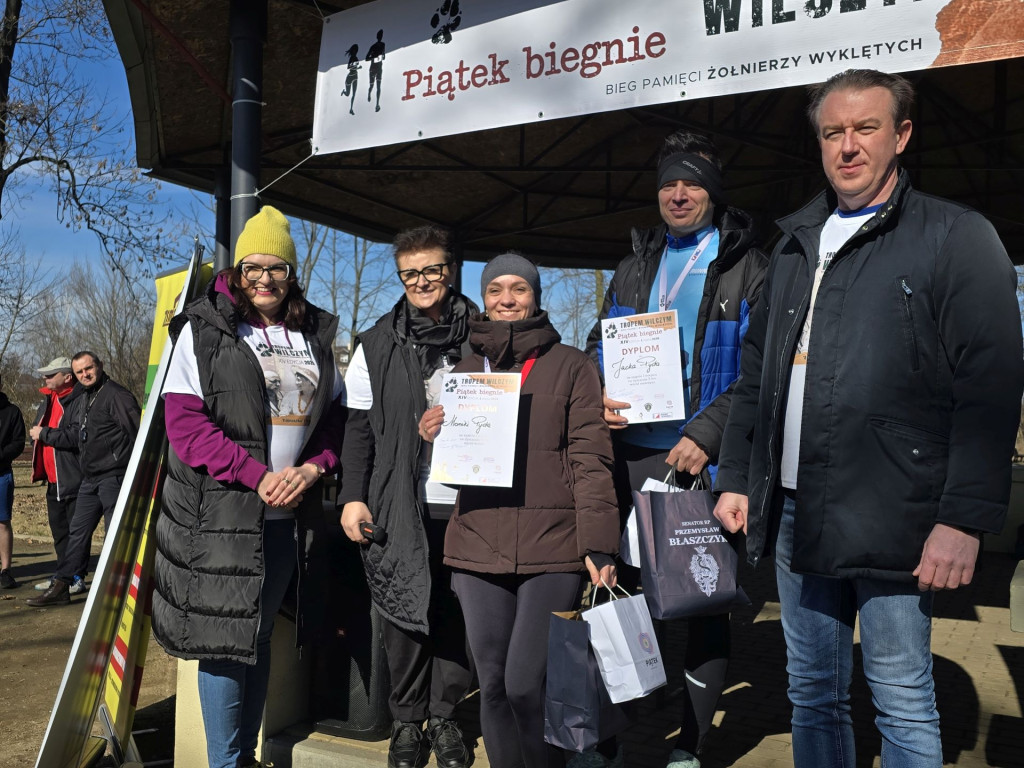 Piątek pobiegł Tropem Wilczym. Pamięć i sport w Parku Miejskim