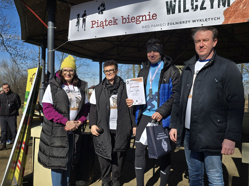 Piątek pobiegł Tropem Wilczym. Pamięć i sport w Parku Miejskim