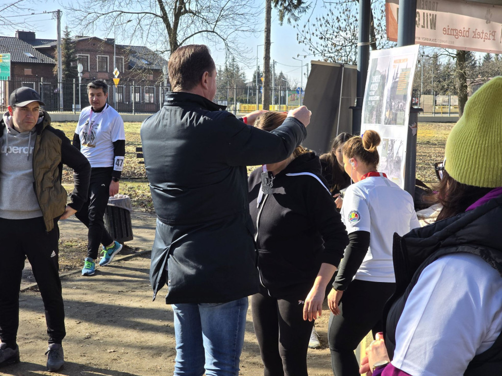 Piątek pobiegł Tropem Wilczym. Pamięć i sport w Parku Miejskim