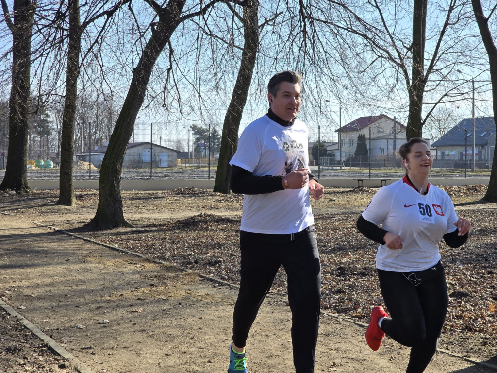 Piątek pobiegł Tropem Wilczym. Pamięć i sport w Parku Miejskim