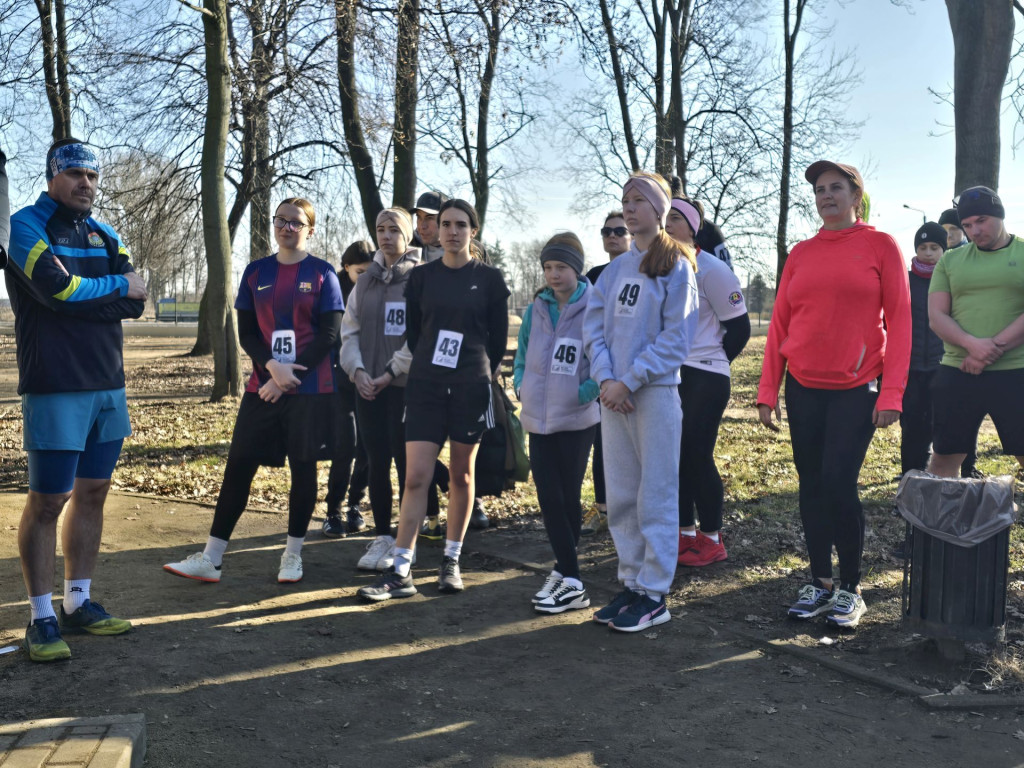 Piątek pobiegł Tropem Wilczym. Pamięć i sport w Parku Miejskim
