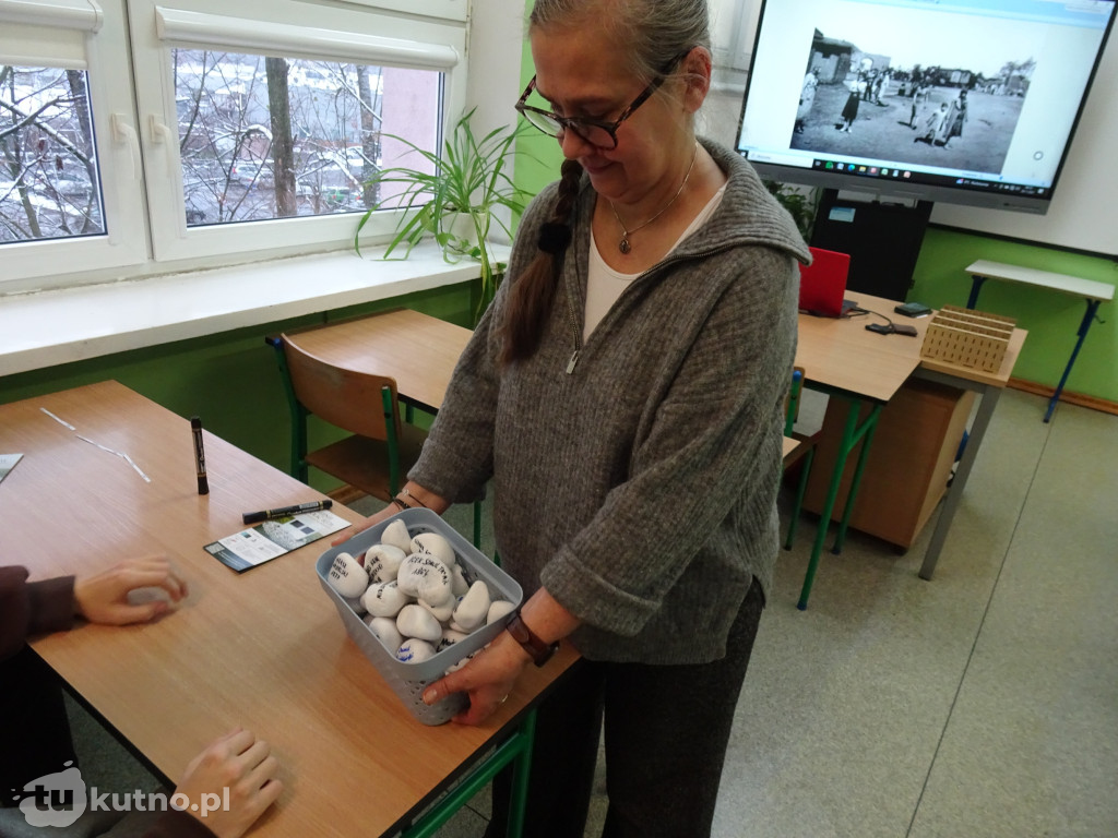 Kamienie wołać będą: przywracanie pamięci w Kutnie