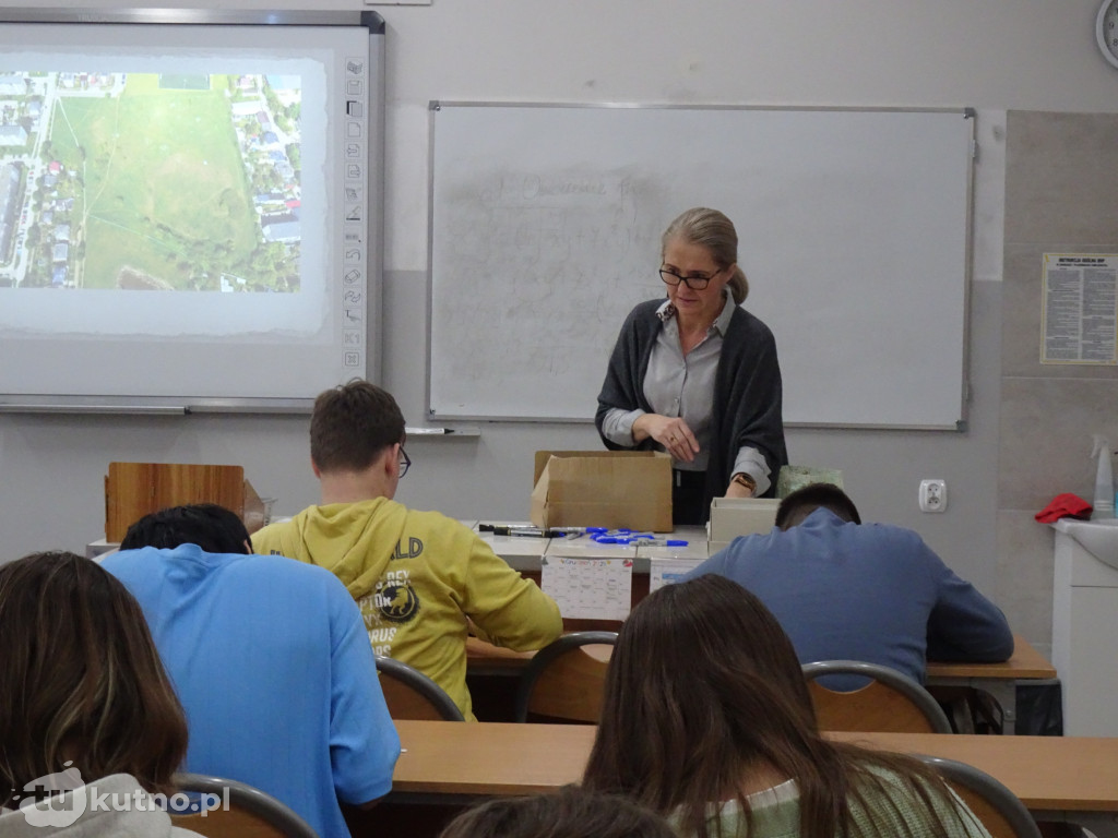 Kamienie wołać będą: przywracanie pamięci w Kutnie