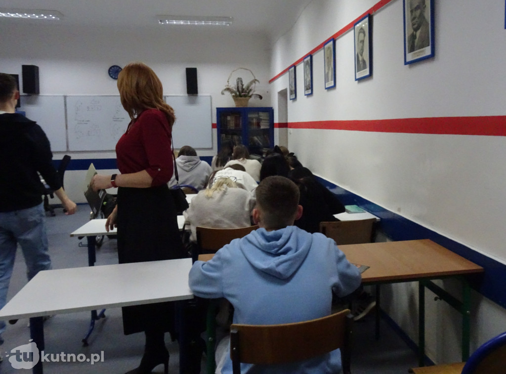 Kamienie wołać będą: przywracanie pamięci w Kutnie