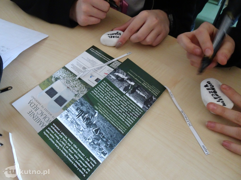 Kamienie wołać będą: przywracanie pamięci w Kutnie