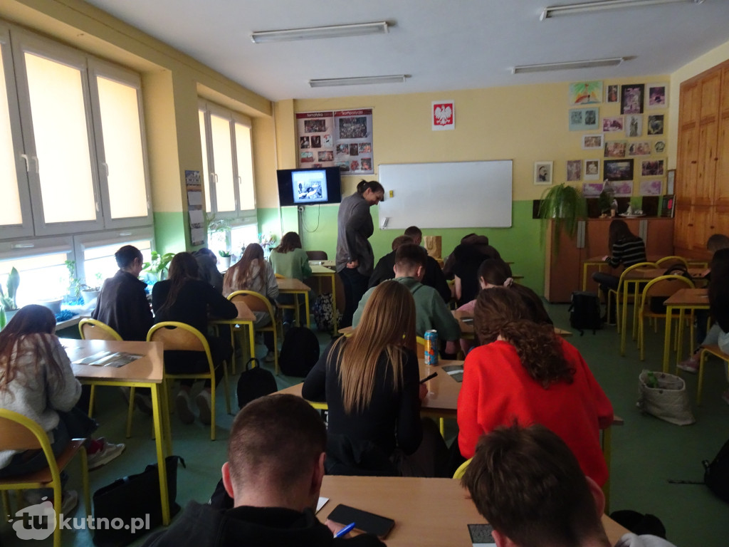 Kamienie wołać będą: przywracanie pamięci w Kutnie