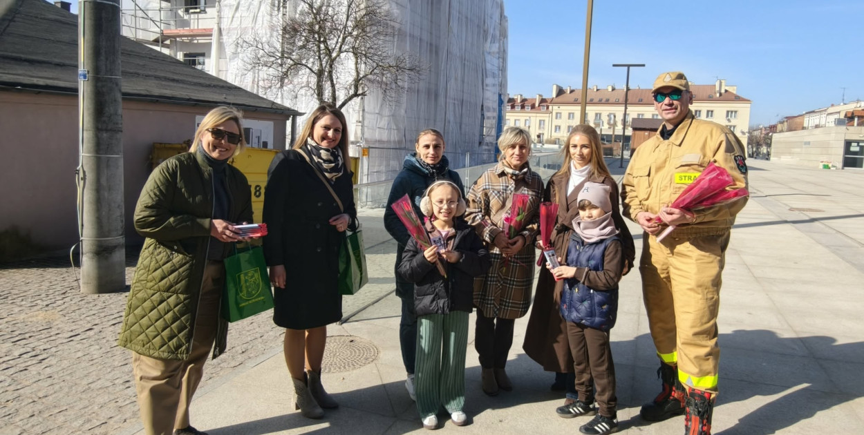Kwiaty i życzenia dla kobiet w powiecie kutnowskim