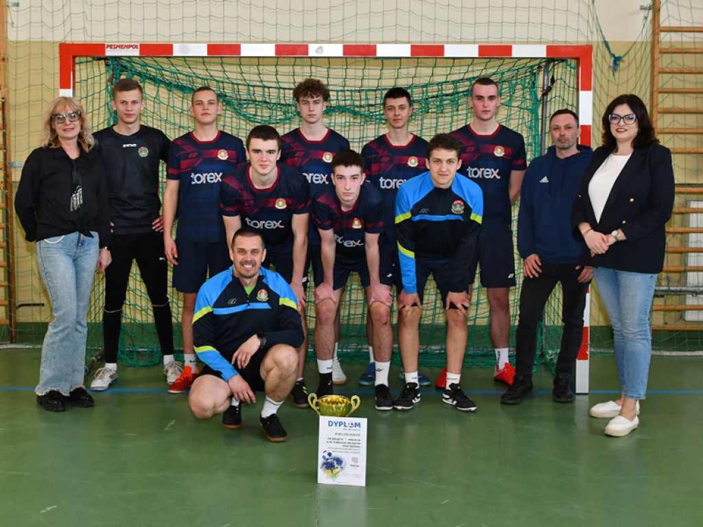Turniej halowy w Piątku rozstrzygnięty. Młoda krew ze złotem
