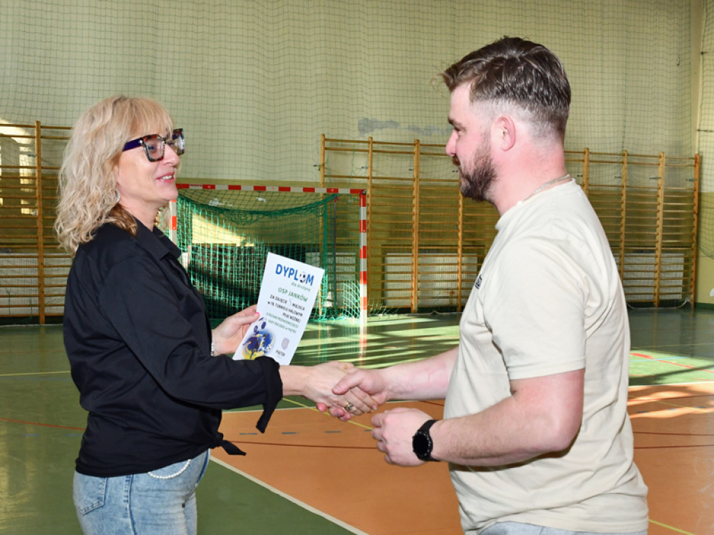 Turniej halowy w Piątku rozstrzygnięty. Młoda krew ze złotem