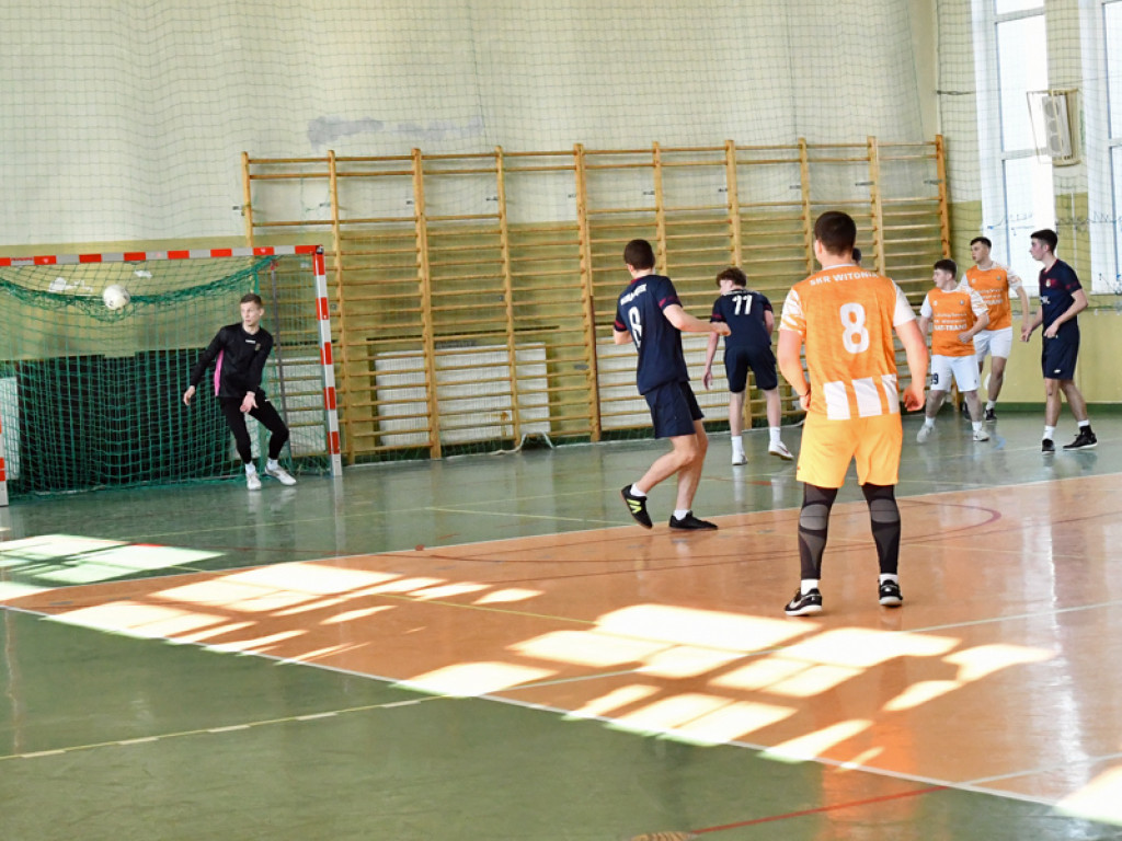 Turniej halowy w Piątku rozstrzygnięty. Młoda krew ze złotem