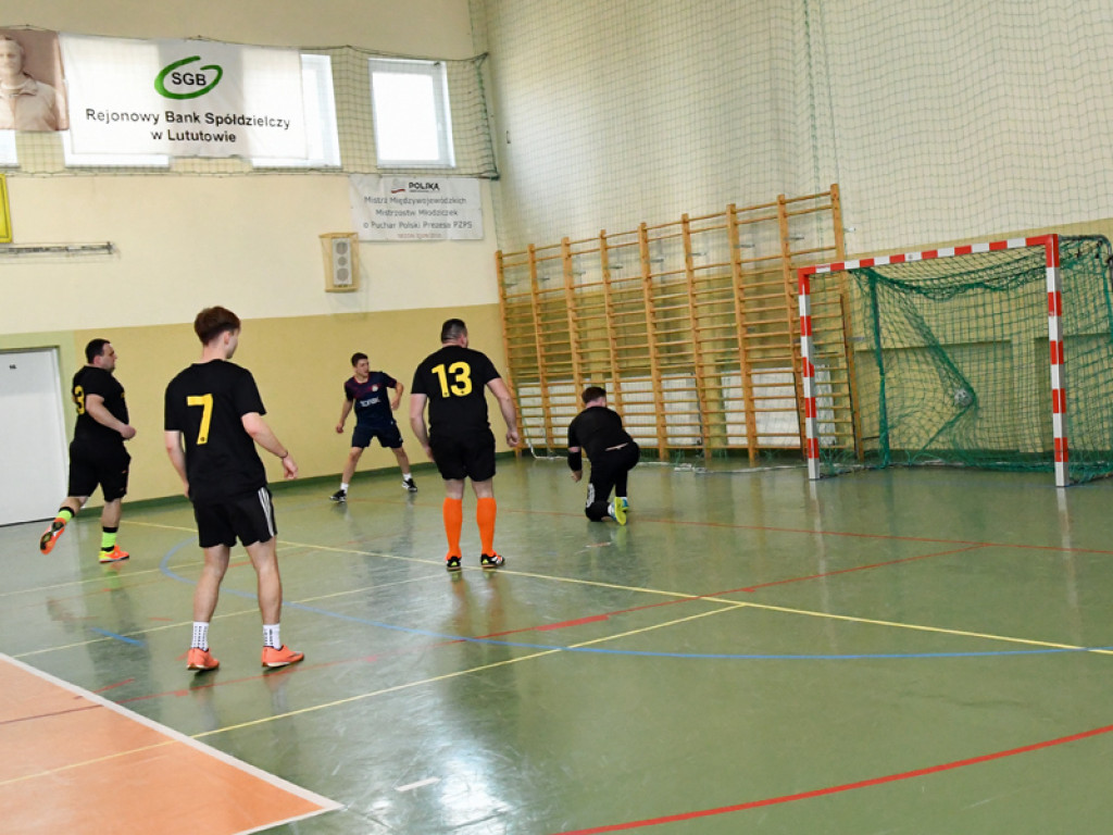 Turniej halowy w Piątku rozstrzygnięty. Młoda krew ze złotem