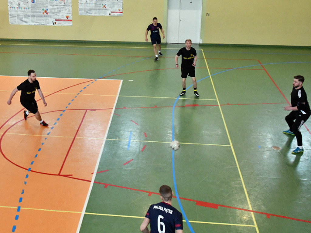 Turniej halowy w Piątku rozstrzygnięty. Młoda krew ze złotem