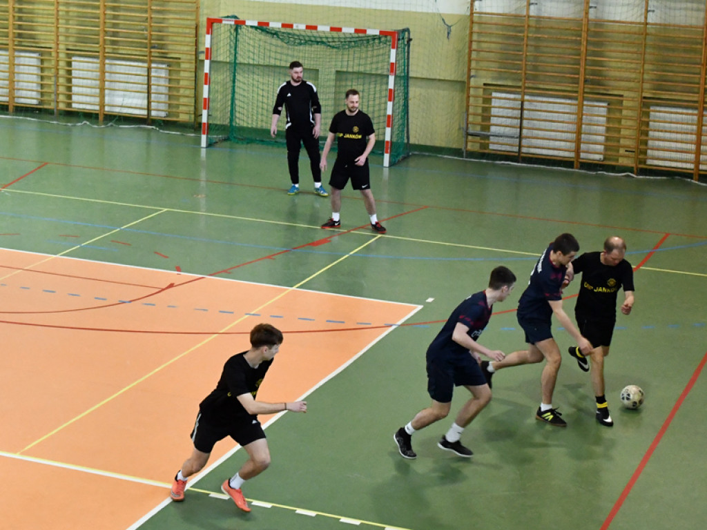 Turniej halowy w Piątku rozstrzygnięty. Młoda krew ze złotem