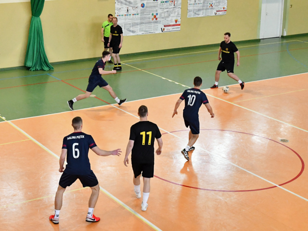 Turniej halowy w Piątku rozstrzygnięty. Młoda krew ze złotem