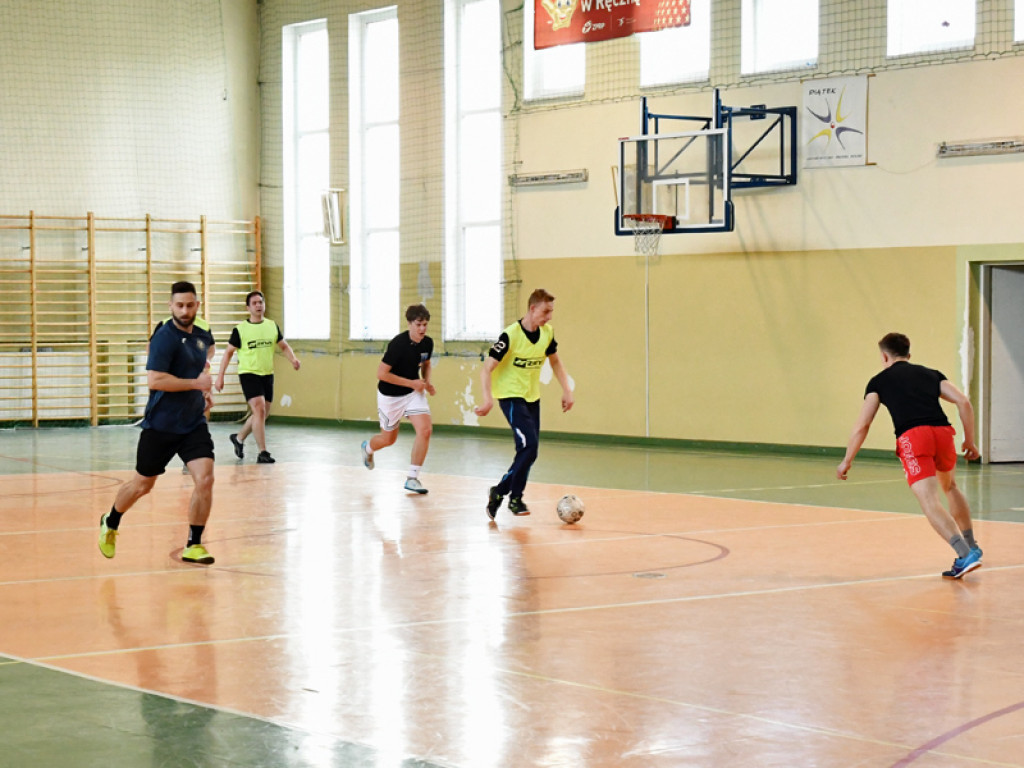 Turniej halowy w Piątku rozstrzygnięty. Młoda krew ze złotem