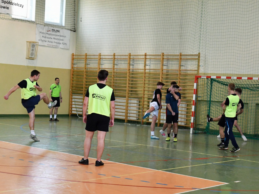Turniej halowy w Piątku rozstrzygnięty. Młoda krew ze złotem