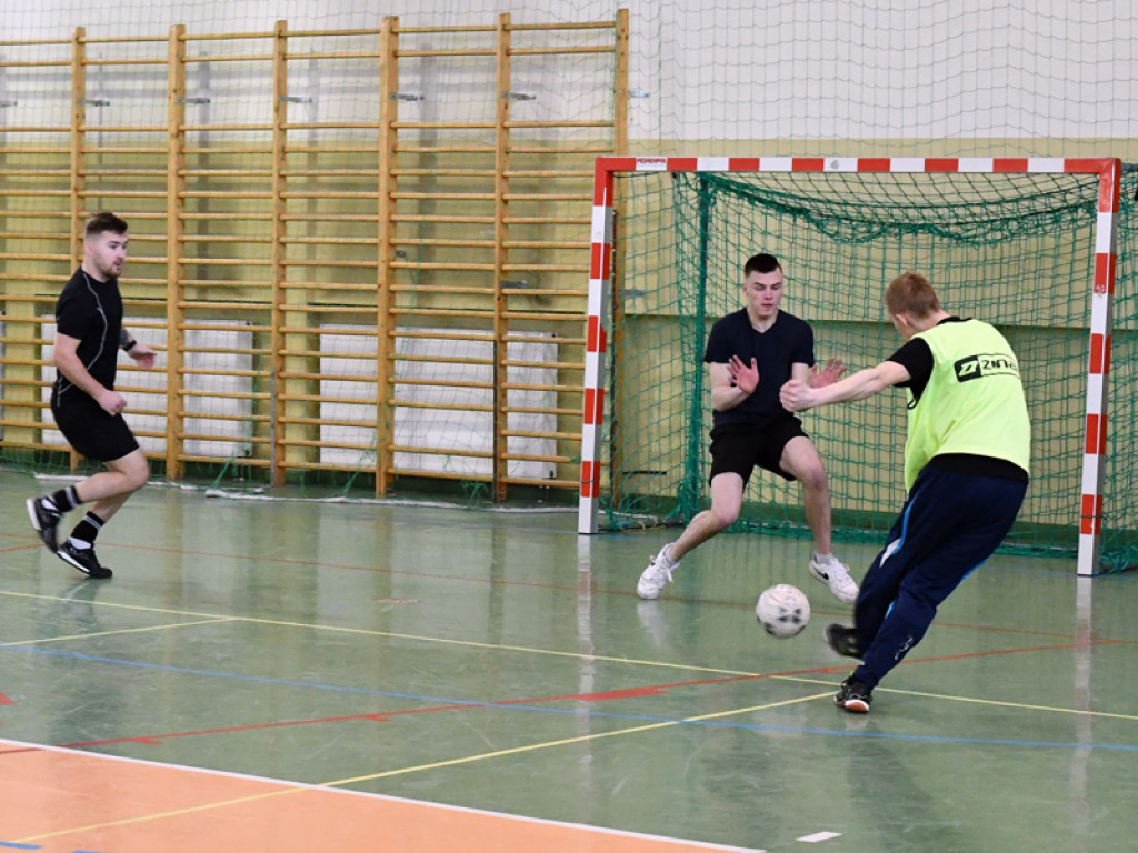 Turniej halowy w Piątku rozstrzygnięty. Młoda krew ze złotem