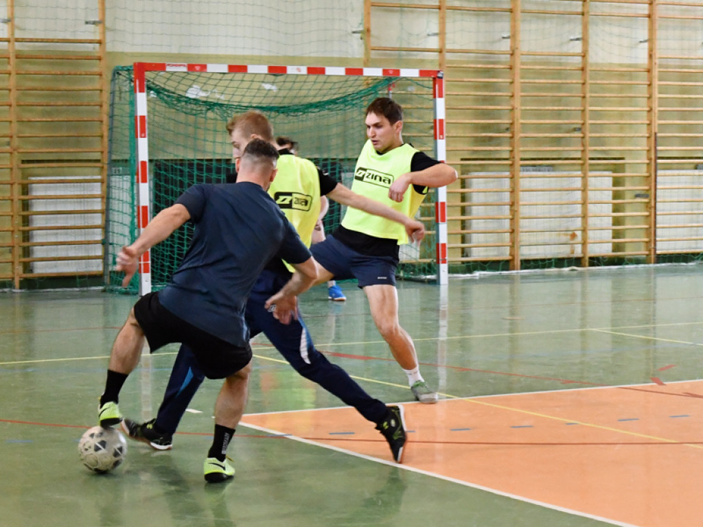 Turniej halowy w Piątku rozstrzygnięty. Młoda krew ze złotem