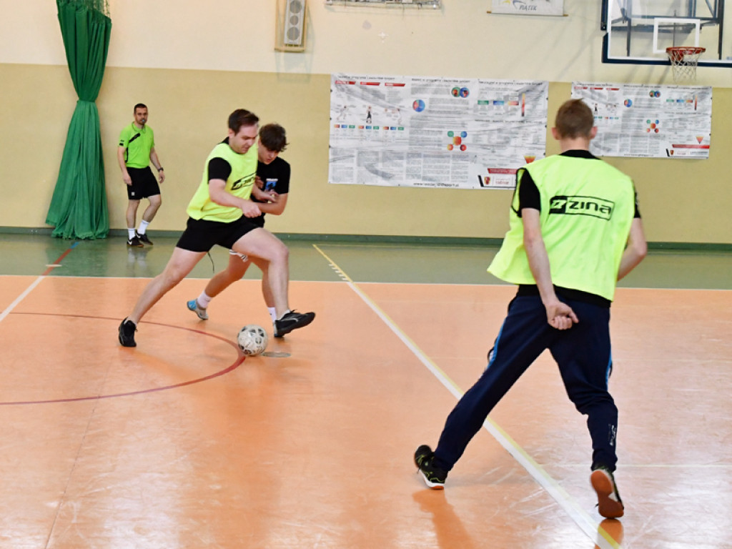 Turniej halowy w Piątku rozstrzygnięty. Młoda krew ze złotem