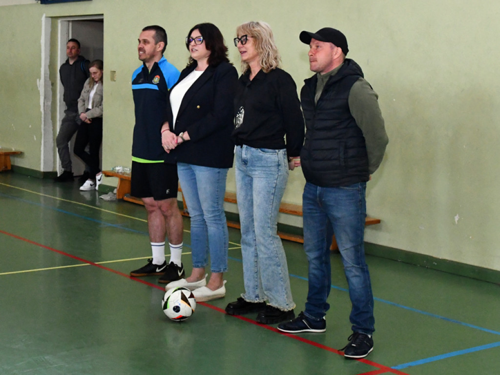 Turniej halowy w Piątku rozstrzygnięty. Młoda krew ze złotem