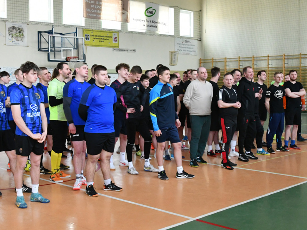 Turniej halowy w Piątku rozstrzygnięty. Młoda krew ze złotem