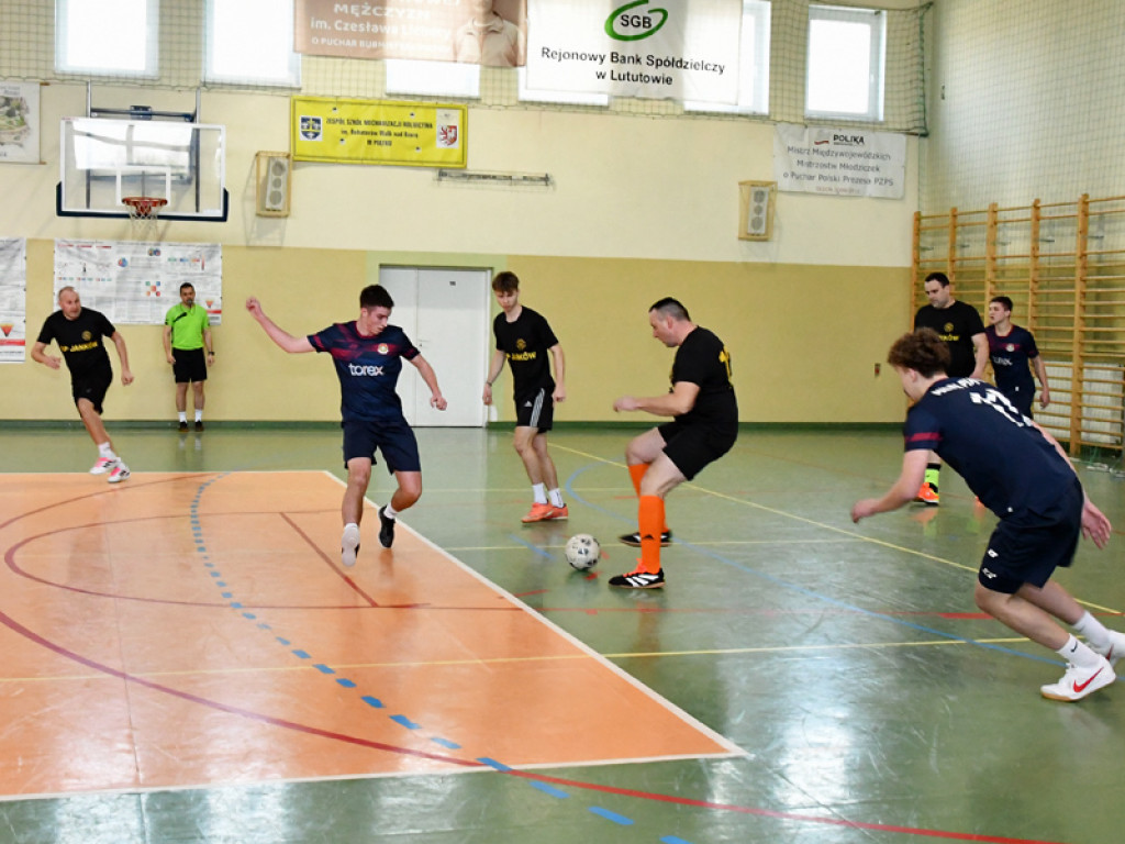 Turniej halowy w Piątku rozstrzygnięty. Młoda krew ze złotem