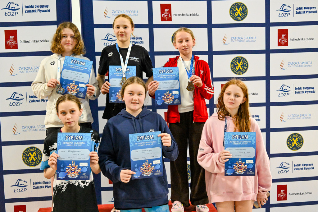 UKS Delfinek triumfuje na mistrzostwach województwa. 5 medali dla młodych pływaków