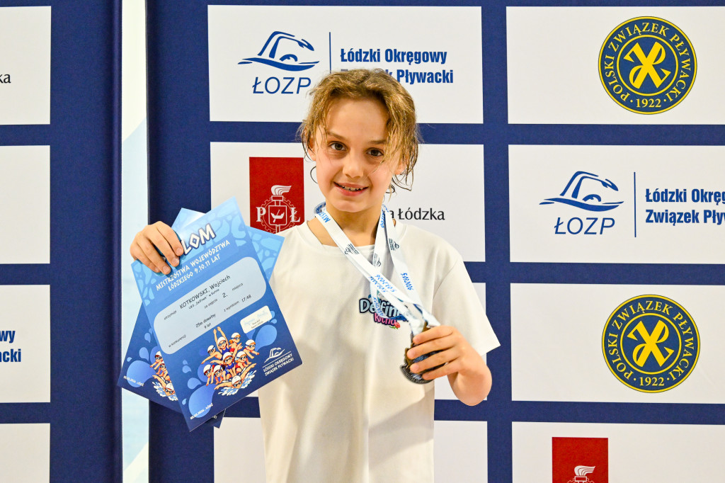 UKS Delfinek triumfuje na mistrzostwach województwa. 5 medali dla młodych pływaków
