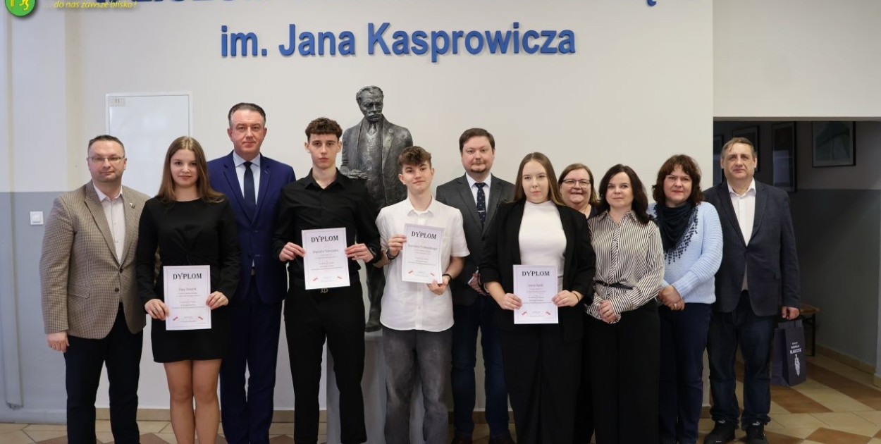 „Poznajemy Senat RP”. Uczniowie z Kutna w ogólnopolskim turnieju