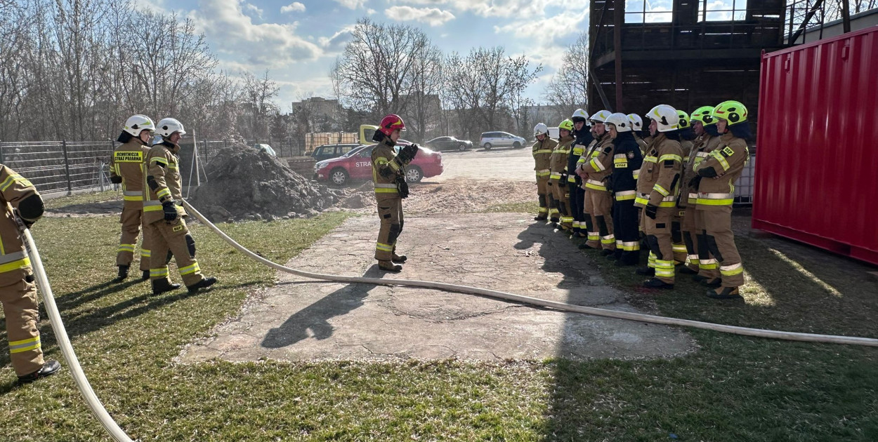 Szkolenia, narady i ćwiczenia. Pracowity miesiąc strażaków z Kutna i okolic