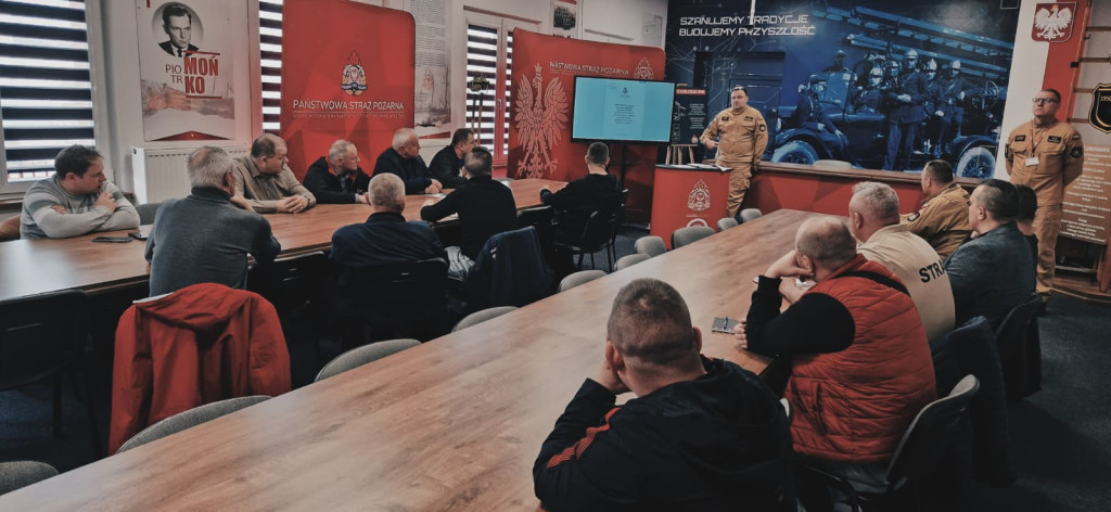 Szkolenia, narady i ćwiczenia. Pracowity miesiąc strażaków z Kutna i okolic