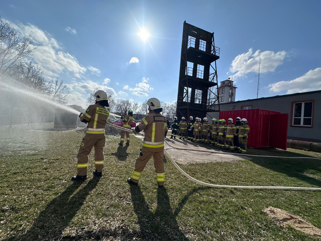 Szkolenia, narady i ćwiczenia. Pracowity miesiąc strażaków z Kutna i okolic