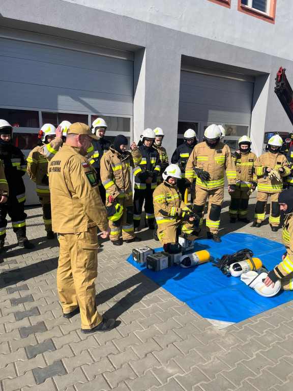 Szkolenia, narady i ćwiczenia. Pracowity miesiąc strażaków z Kutna i okolic