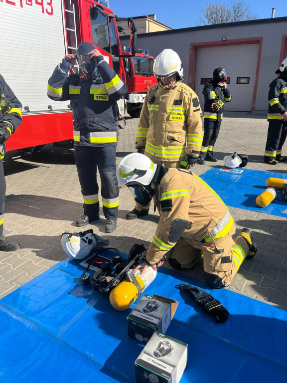 Szkolenia, narady i ćwiczenia. Pracowity miesiąc strażaków z Kutna i okolic