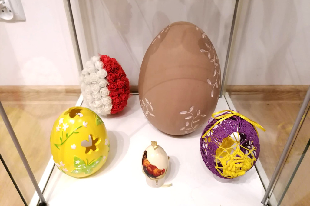 Kurze, strusie i z kamienia: historie wielkanocnych pisanek z Łódzkiego