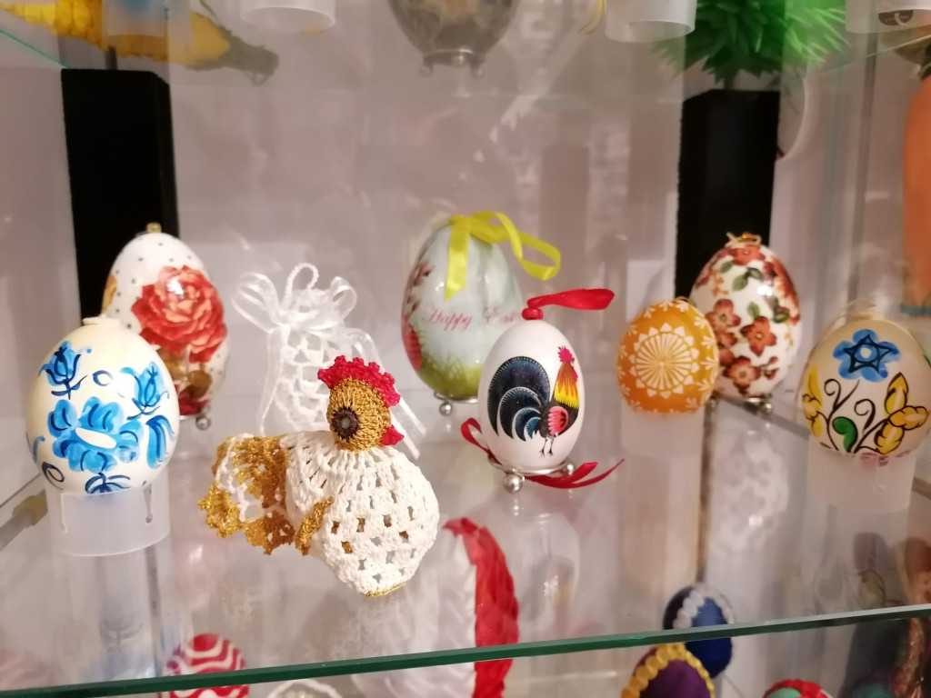 Kurze, strusie i z kamienia: historie wielkanocnych pisanek z Łódzkiego