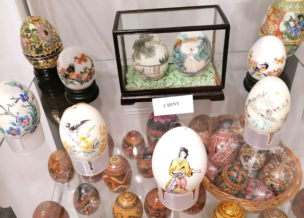 Kurze, strusie i z kamienia: historie wielkanocnych pisanek z Łódzkiego