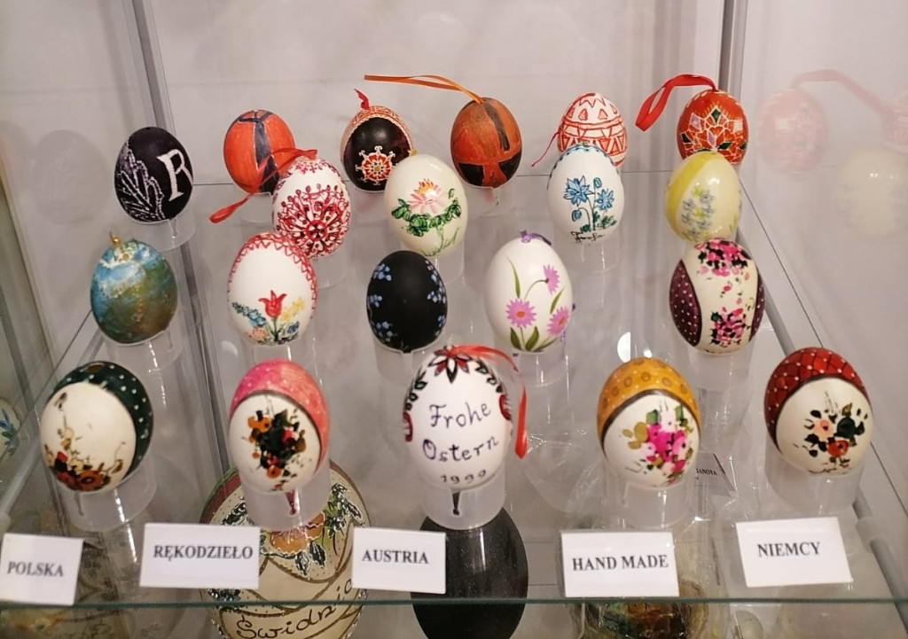 Kurze, strusie i z kamienia: historie wielkanocnych pisanek z Łódzkiego