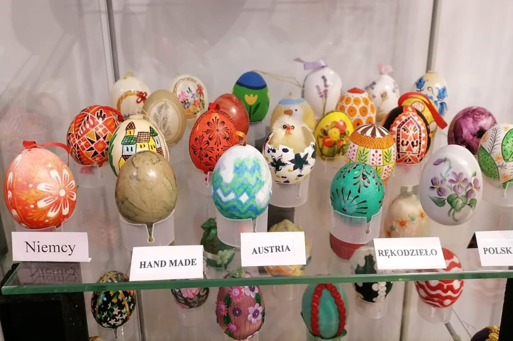 Kurze, strusie i z kamienia: historie wielkanocnych pisanek z Łódzkiego