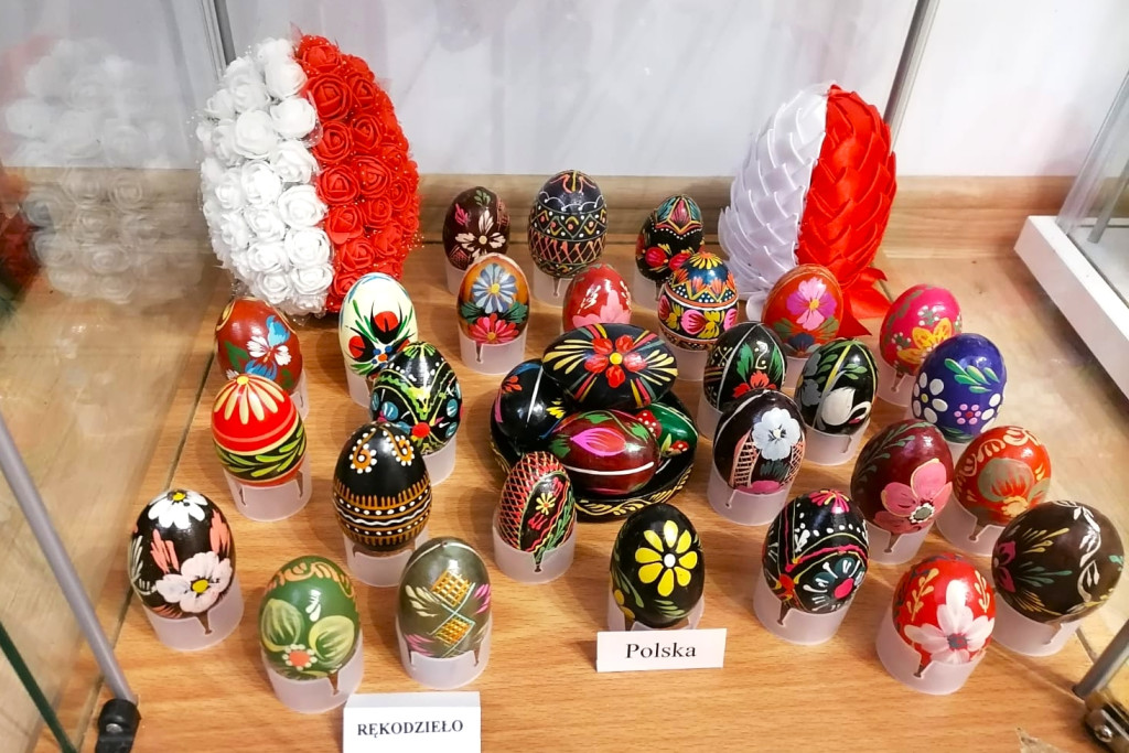 Kurze, strusie i z kamienia: historie wielkanocnych pisanek z Łódzkiego