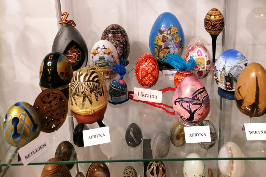 Kurze, strusie i z kamienia: historie wielkanocnych pisanek z Łódzkiego