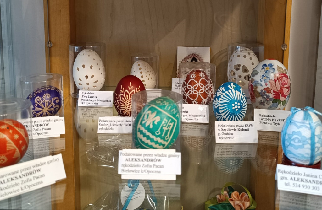 Kurze, strusie i z kamienia: historie wielkanocnych pisanek z Łódzkiego