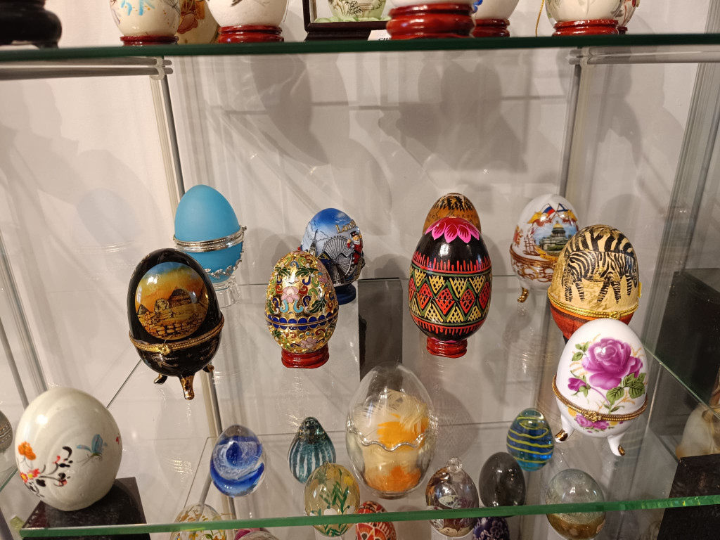 Kurze, strusie i z kamienia: historie wielkanocnych pisanek z Łódzkiego