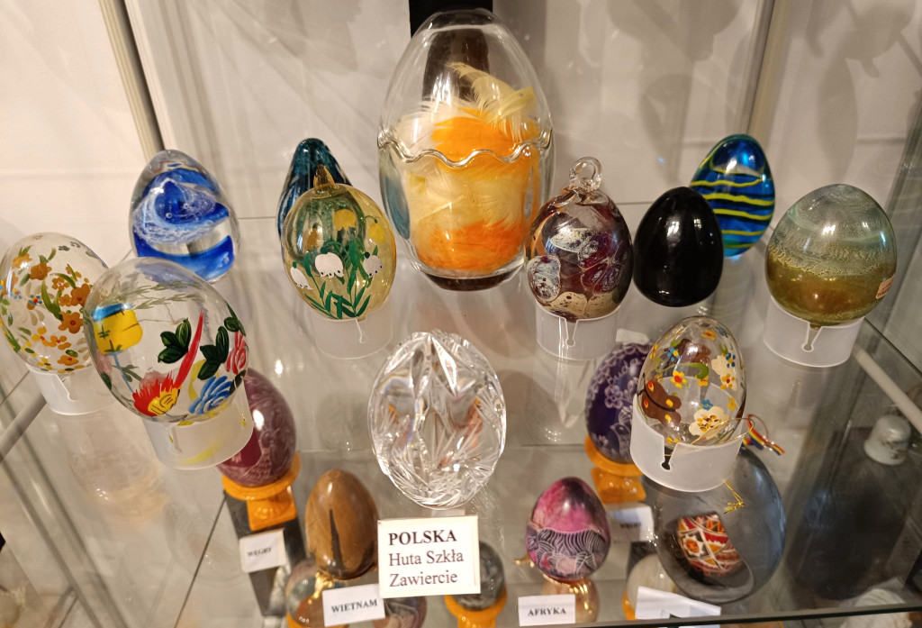 Kurze, strusie i z kamienia: historie wielkanocnych pisanek z Łódzkiego