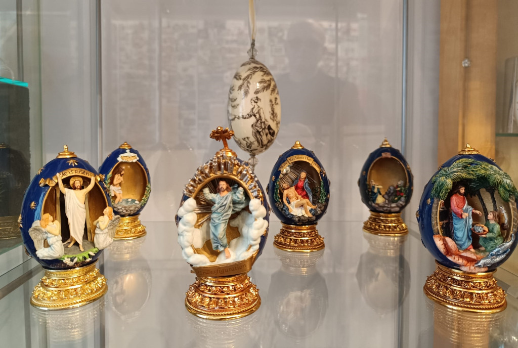 Kurze, strusie i z kamienia: historie wielkanocnych pisanek z Łódzkiego