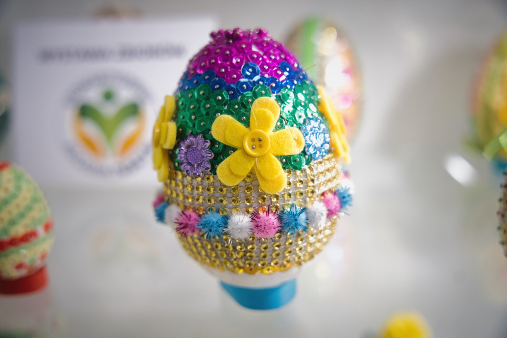 Kurze, strusie i z kamienia: historie wielkanocnych pisanek z Łódzkiego