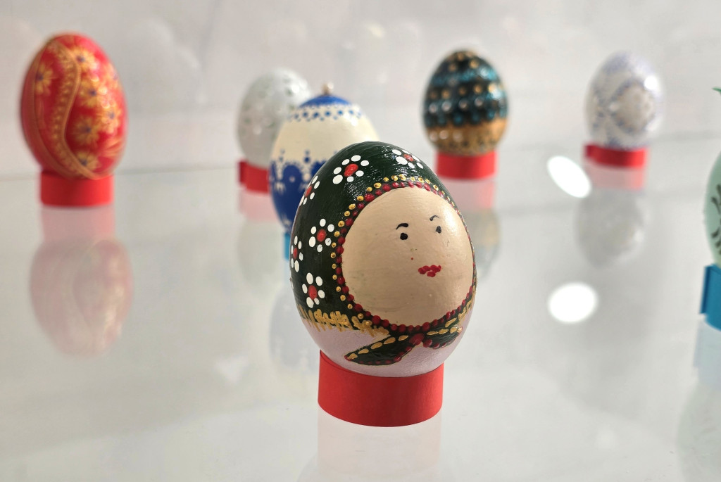 Kurze, strusie i z kamienia: historie wielkanocnych pisanek z Łódzkiego