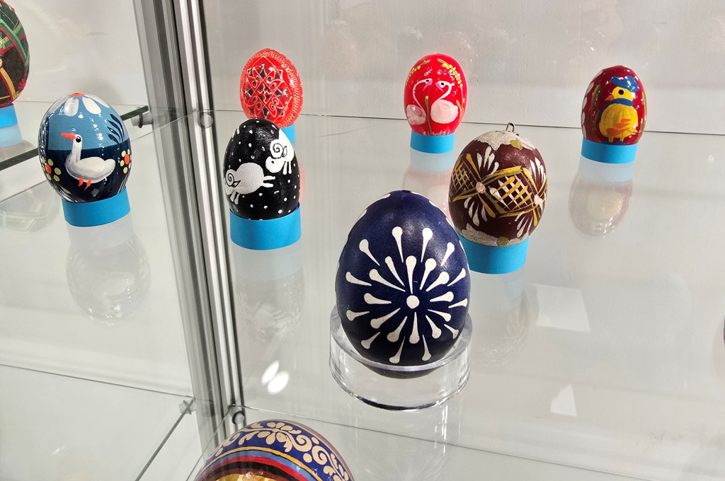 Kurze, strusie i z kamienia: historie wielkanocnych pisanek z Łódzkiego