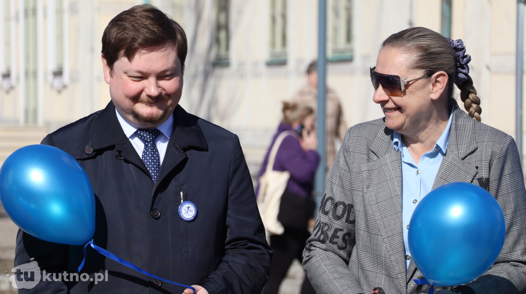 Tłumy na ulicach Kutna. Marsz na Niebiesko z ważnym przesłaniem