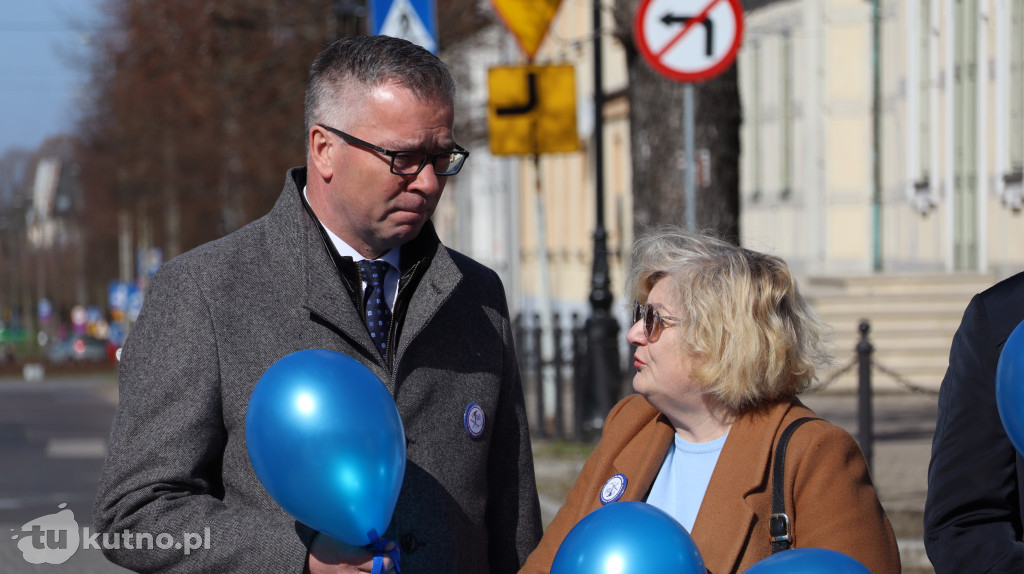 Tłumy na ulicach Kutna. Marsz na Niebiesko z ważnym przesłaniem